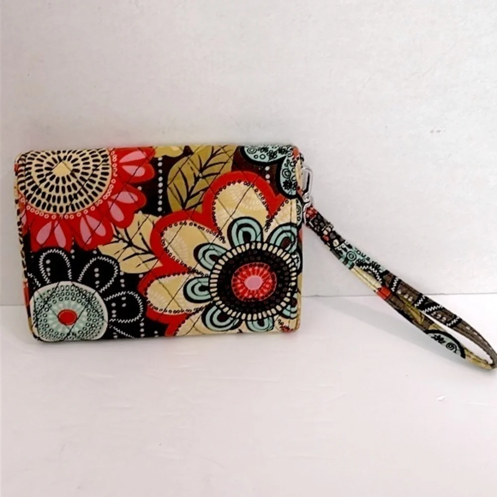 Vera Bradley Flower Shower Turnlock Wristlet EUC